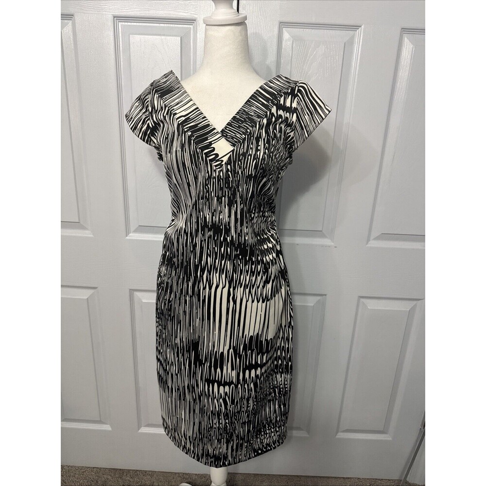 Rabbit Designs Women‎ Dress 8 Artsy Statement Sleeveless Fit Flared Midi V Neck